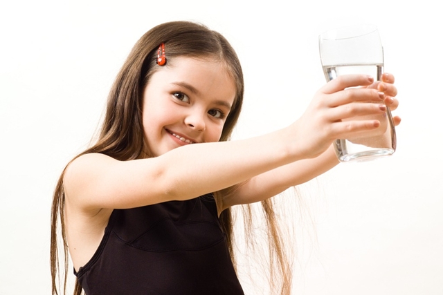 Minum air putih untuk kesehatan tubuh