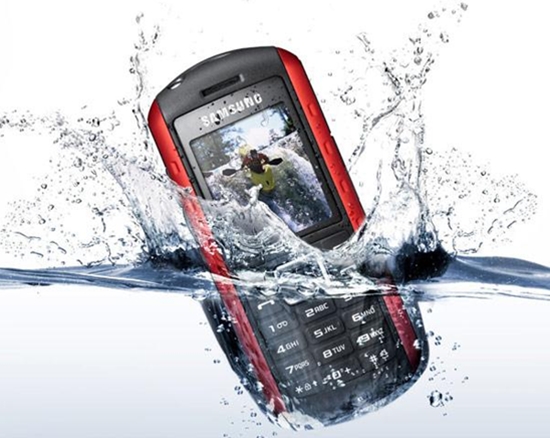 Ponsel jatuh di air