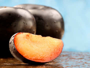 manfaat buah plum