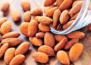 manfaat minyak almond
