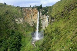 objek wisata Air Terjun Sipiso Piso