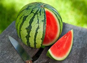 tips memilih semangka manis
