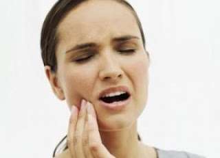 Penyebab Gigi Ngilu dan Sensitif