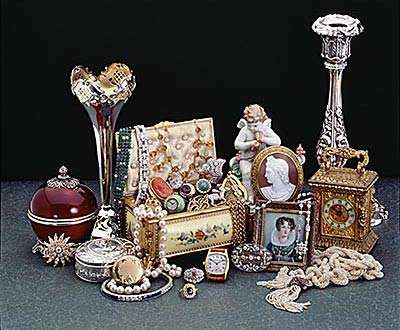 Memilih Perhiasan dan Aksesoris Antik