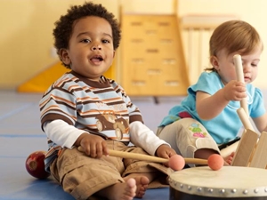 Membuat Anak Tertarik Bermain Alat Musik