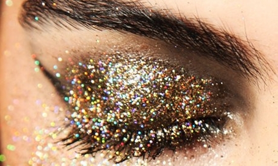 Cara Mengaplikasikan Glitter Eyeshadow