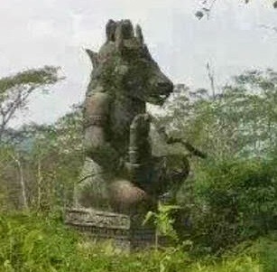 Patung Lembu Suro di Lereng Gunung Gedang Kediri