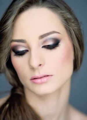 5 Tips Mencegah Kerusakan Mata Akibat Makeup