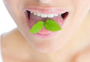 Tips Menghilangkan Bau Mulut Secara Instan