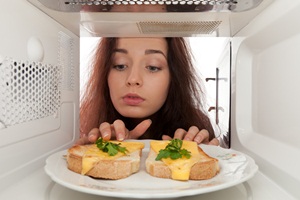Hati-Hati, 5 Makanan Ini Tidak Boleh Dimasukkan ke Microwave