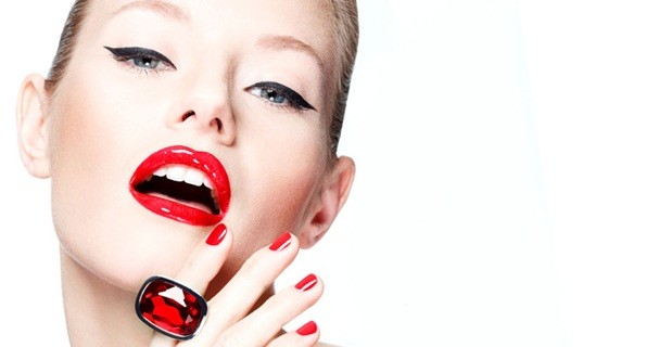 Tips Menggunakan Lipstik Merah Pada Bibir Anda