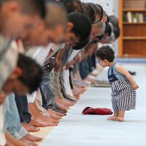 7 Strategi Melatih Anak di Bulan Ramadhan